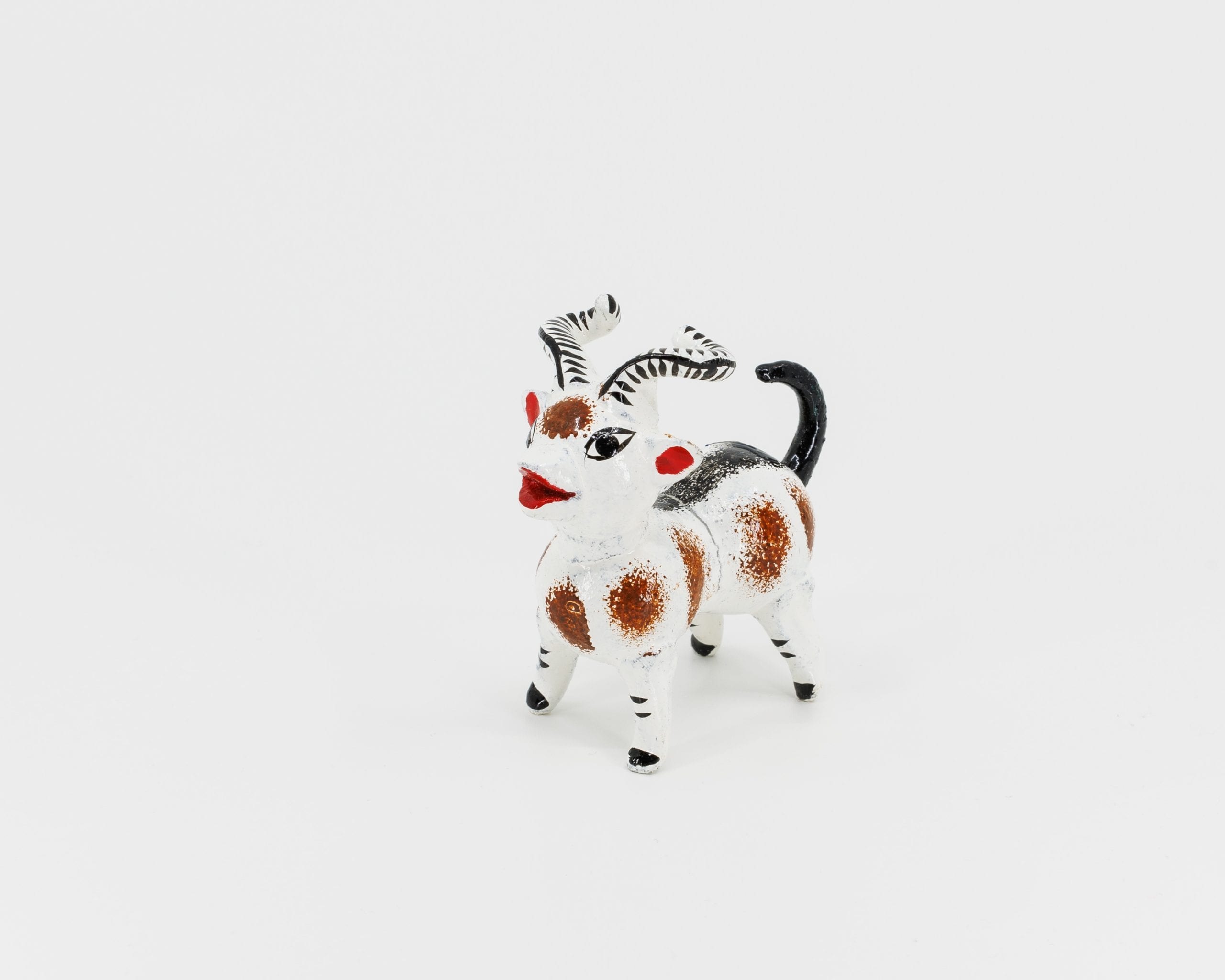 chèvre noire et blanche